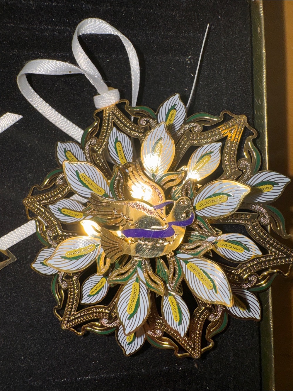 2 gold-finished decorative metal snowflake or floral ornaments made by ChemArt - Picture 11 of 15